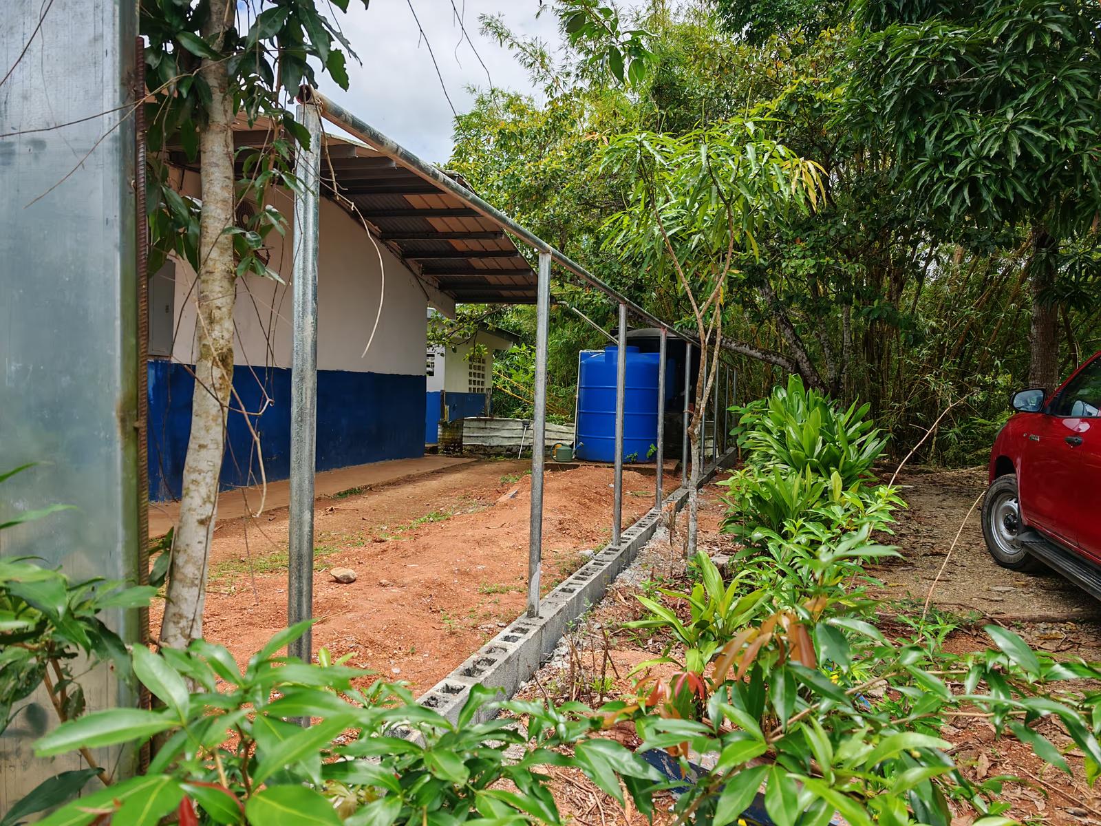 Construcción de 200 ml de cerca de ciclón y marquesina. - Antes 7
