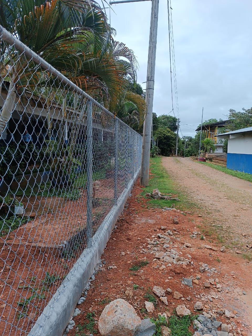 Construcción de 200 ml de cerca de ciclón y marquesina. - Después 5