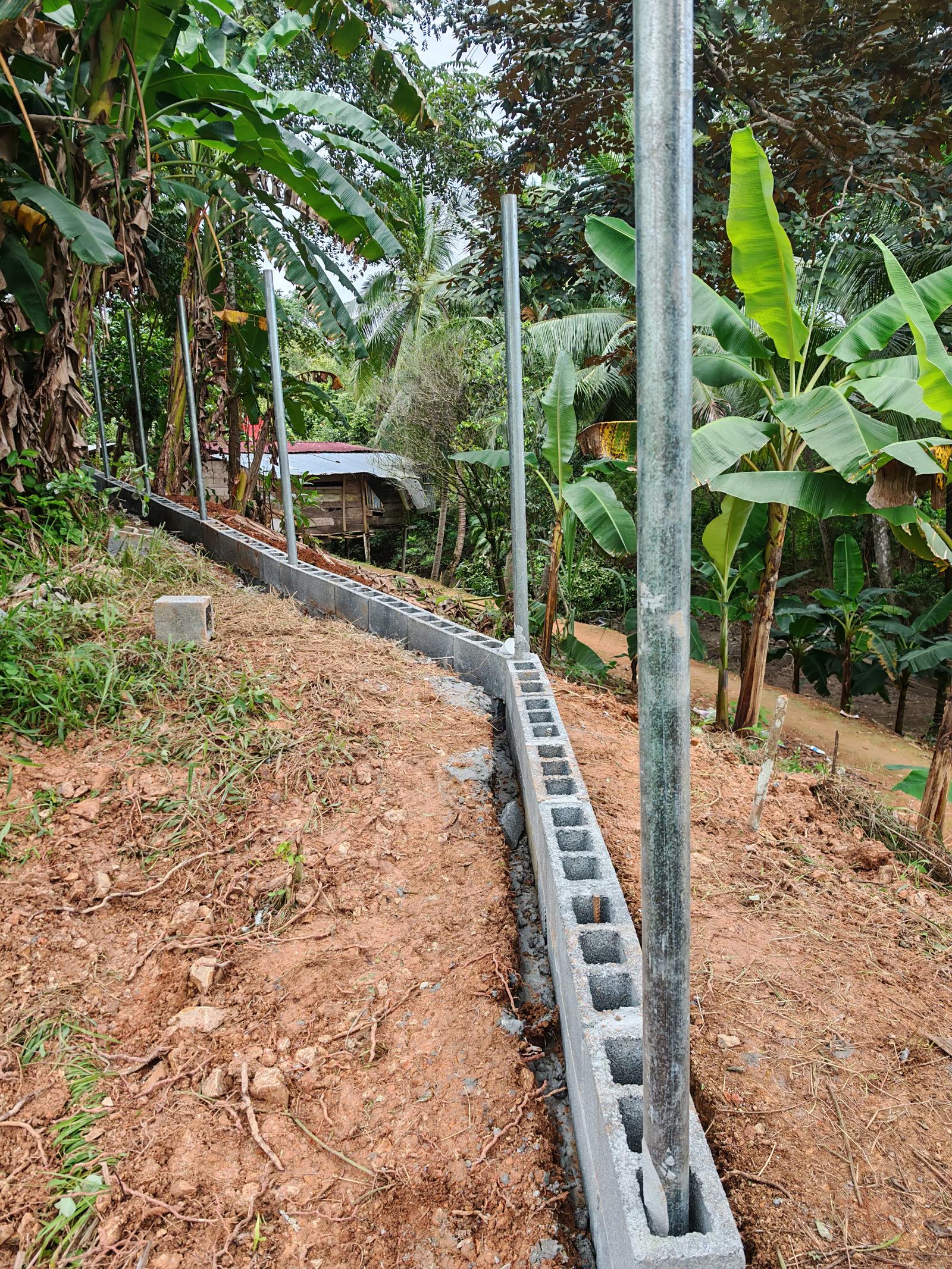 Construcción de 200 ml de cerca de ciclón y marquesina. - Antes 5
