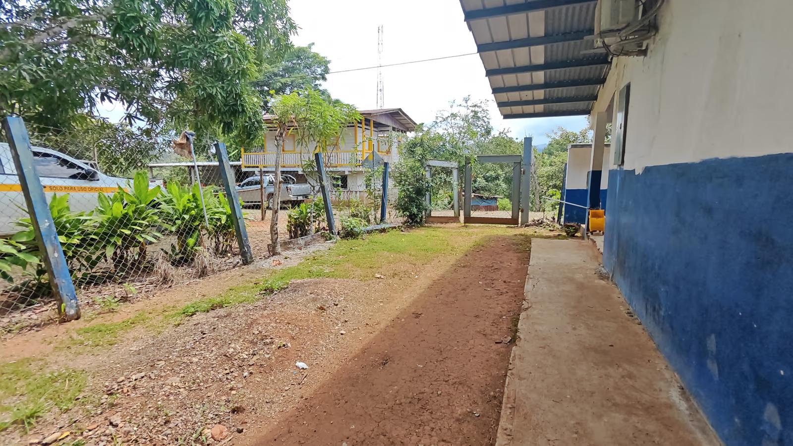 Construcción de 200 ml de cerca de ciclón y marquesina. - Antes 4