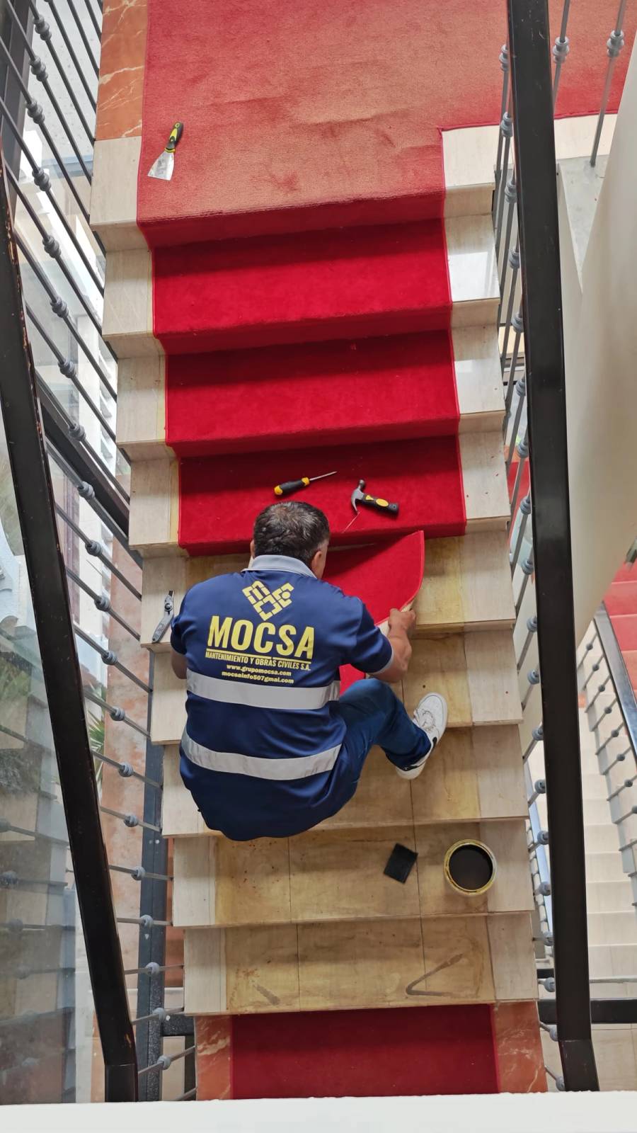 Cambio de alfombras de alto tráfico - Antes 12