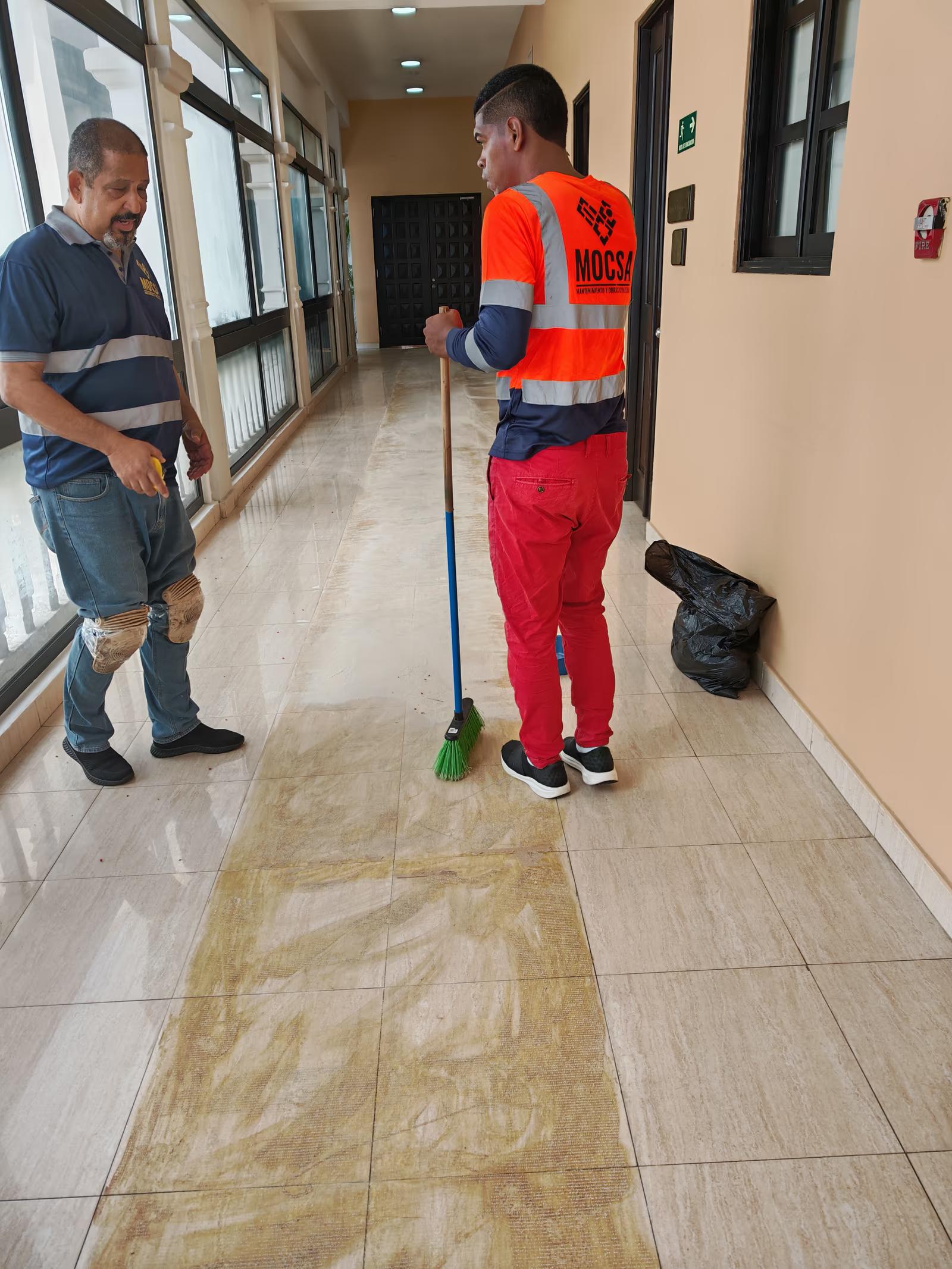 Cambio de alfombras de alto tráfico - Antes 3