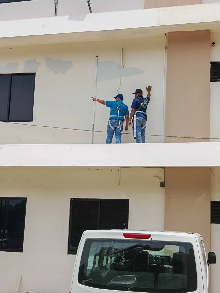 Pintura e impermeabilización de edificio - Antes 30
