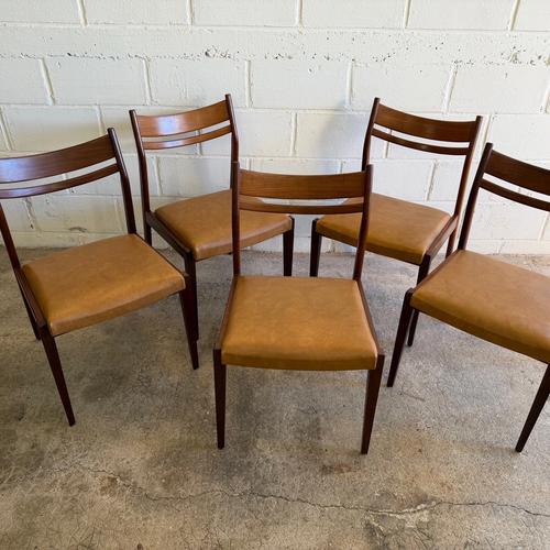 Chaises scandinaves MILKTEA