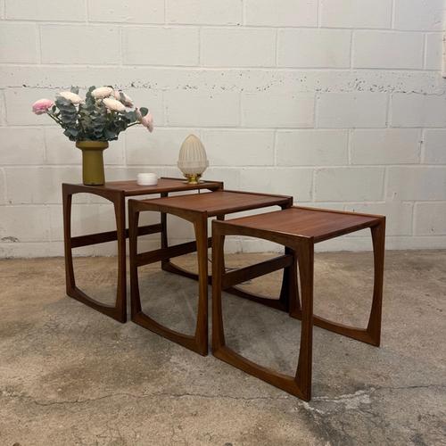 Tables gigognes INEE