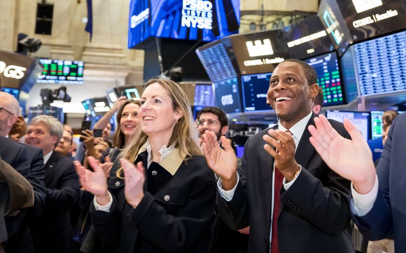 Equal-Weight S&P 500 Fund Crosses $100 Billion as Investors Rotate Away From Concentration Risk