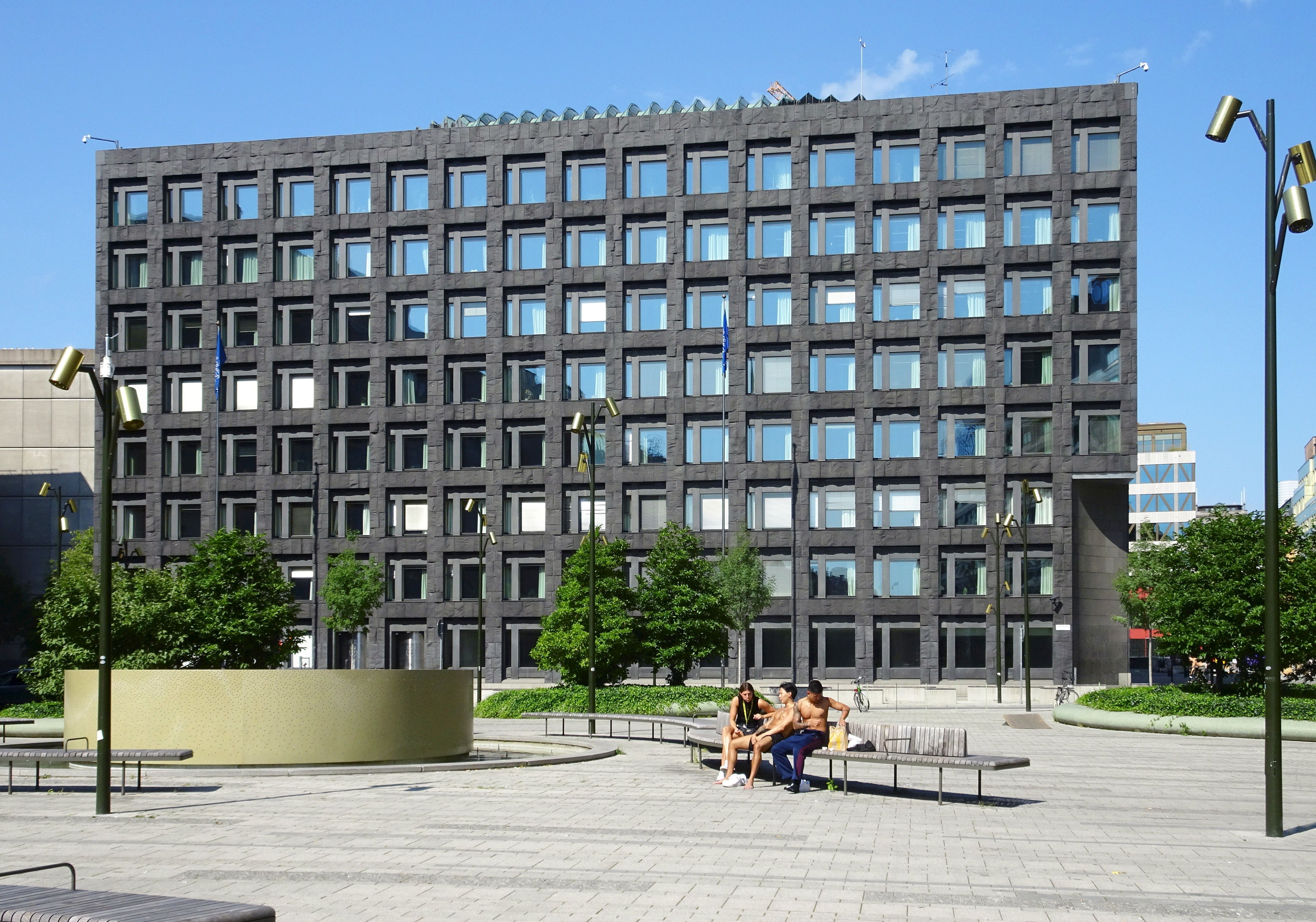 Riksbank Holds Rate at 1.75% as Swedish Inflation Falls Below Target