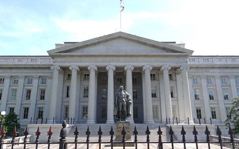 US Sells 30-Year Bonds at Highest Yield Since 2001 as Deficit Widens