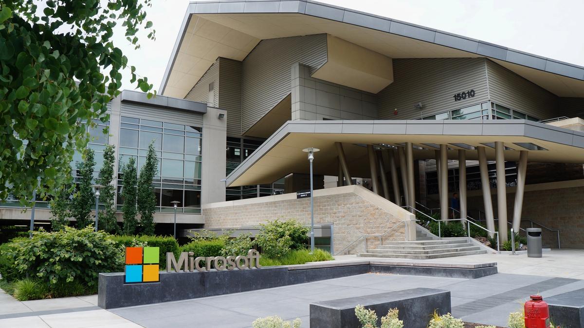 Microsoft och Meta Rapporterar Resultat Medan AI-satsningarna Granskas