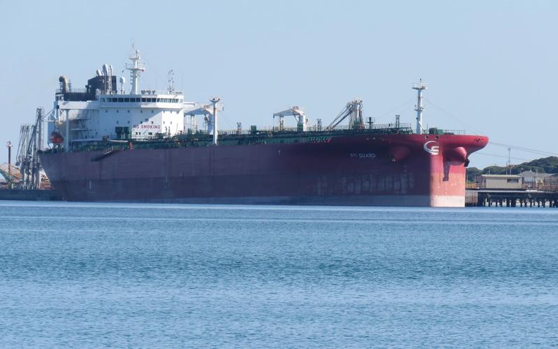 Oil Falls as US-Iran Talks Signal a Hormuz Deal Is Possible