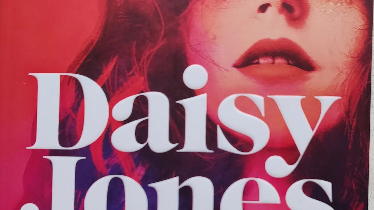 Cover Detail of Daisy Jones and the Six