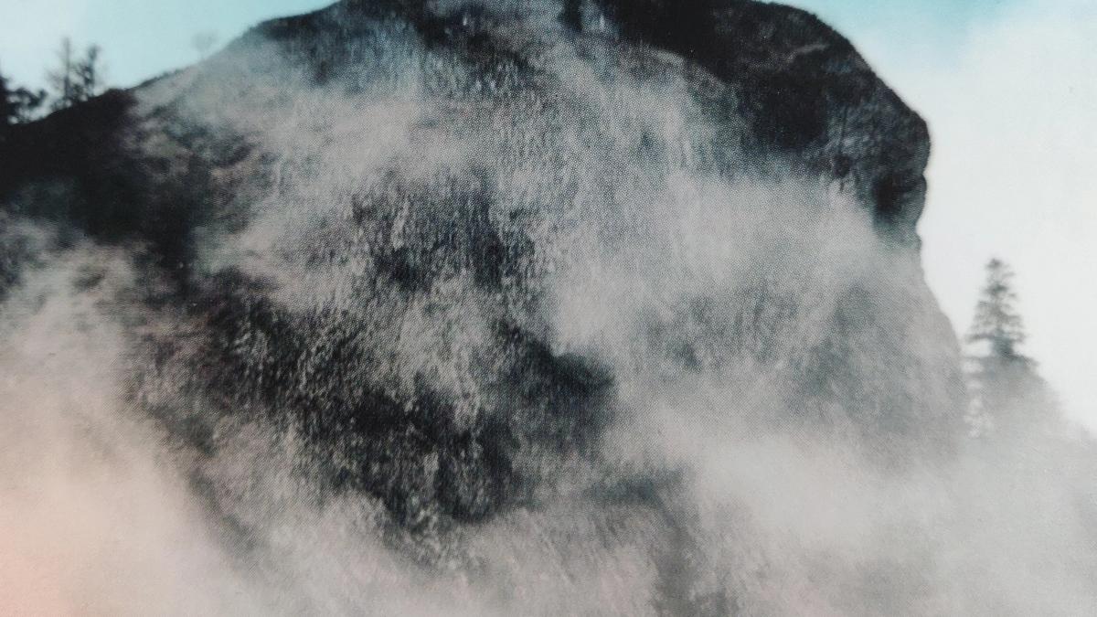 Cover detail of The Hike by Lucy Clarke