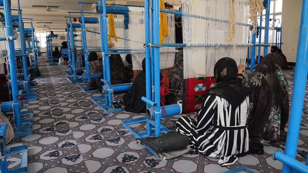 UNHCR opens largest carpet-weaving center in western Afghanistan