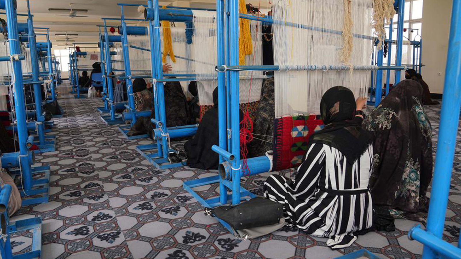 UNHCR opens largest carpet-weaving center in western Afghanistan