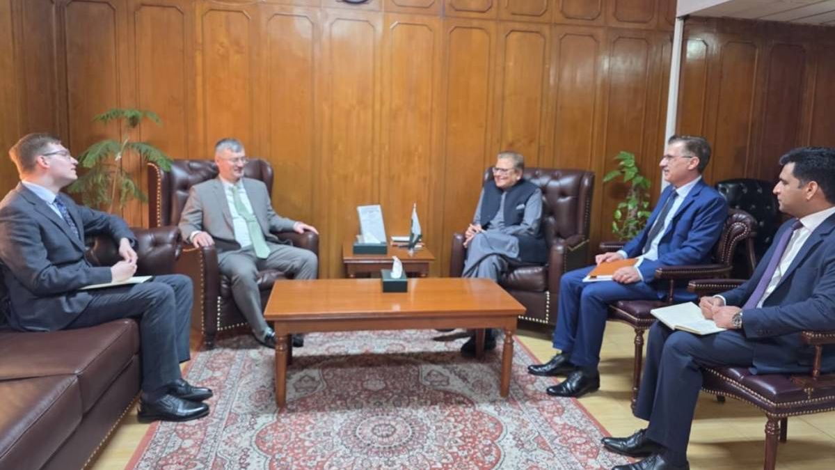 Pakistan's Special Representative Discusses Security Threats from Afghanistan with Russian Ambassador