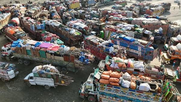 Nearly 900 Afghan Migrant Families Return from Pakistan and Iran