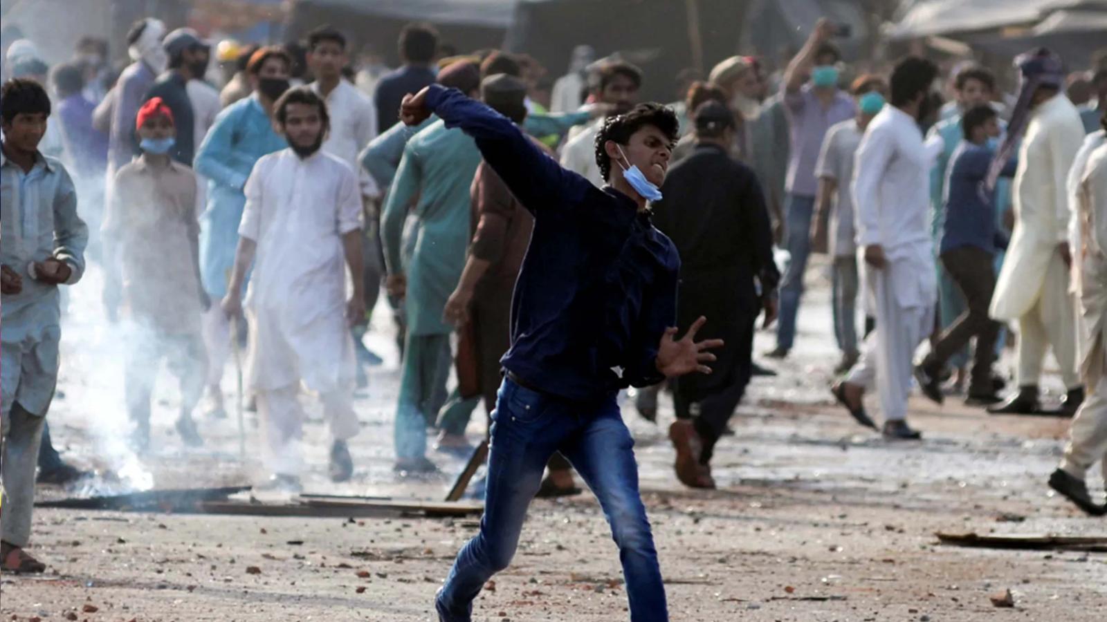 24 Protesters Killed in Clashes in Pakistan-controlled Kashmir