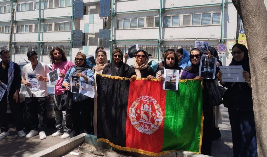 Iran warns Afghan refugees against unauthorized protests