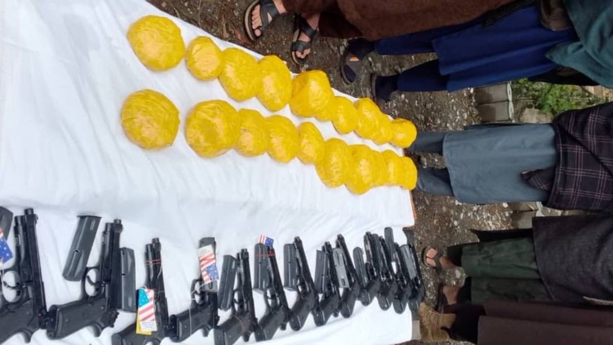 Afghan Forces Seize Weapons, Ammunition and Narcotics Smuggled from Pakistan