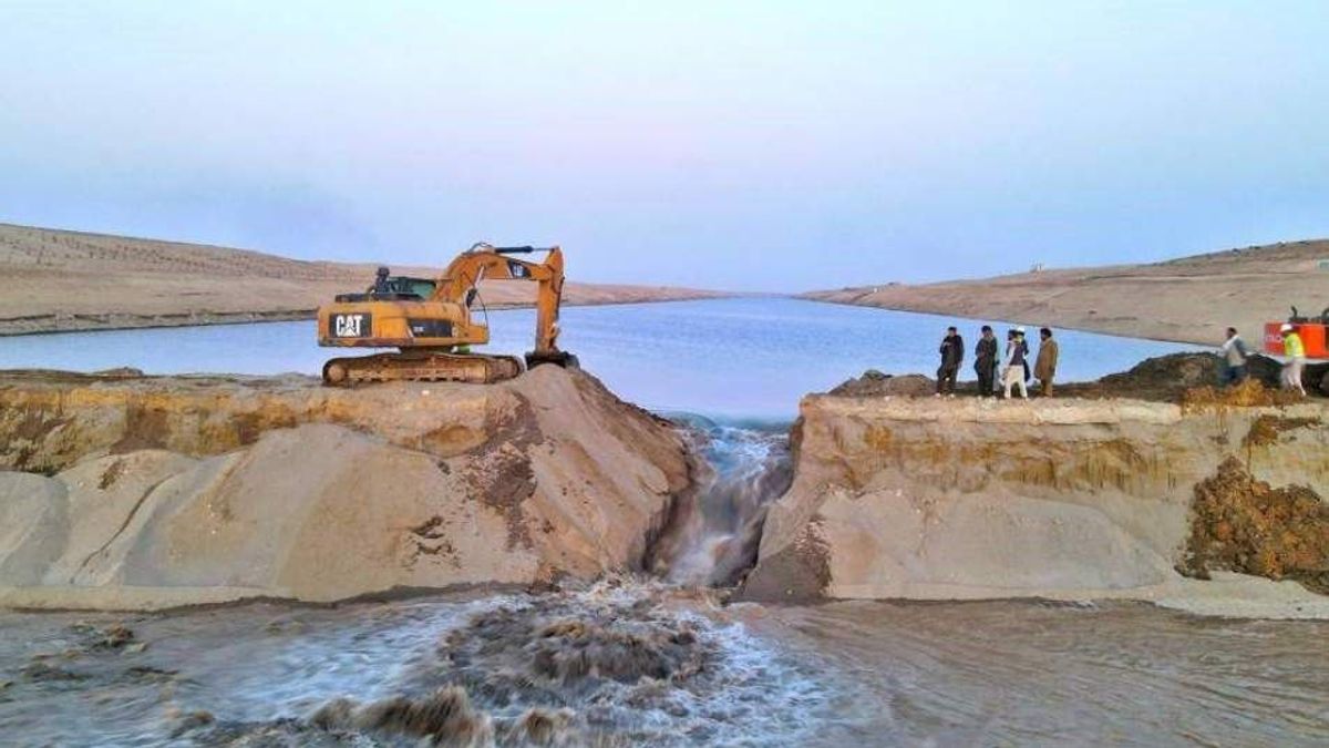 Uzbekistan Says Excessive Water Withdrawal from Qosh Tepa Canal Could Create Risks