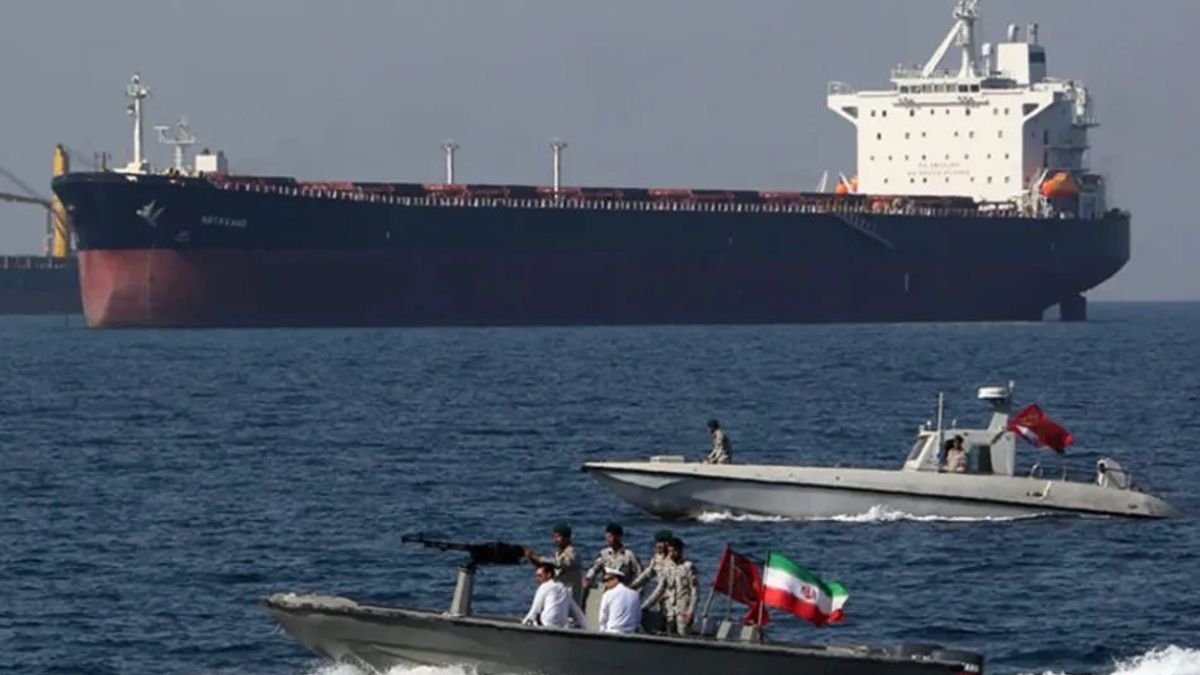 Iranian Oil Tanker Bypasses US Naval Blockade, Reaches Asia-Pacific Region