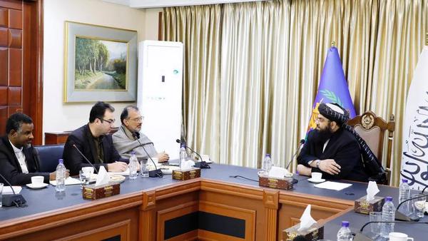 Mullah Abdul Kabir Emphasizes More Aid for Returnees in Meeting with UNHCR Chief