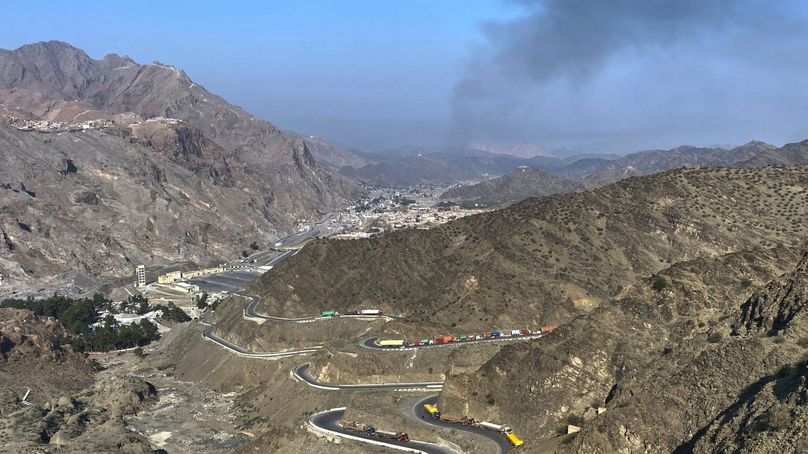 Pakistan, Afghan Taliban Hold Talks in China to Address Security Tensions