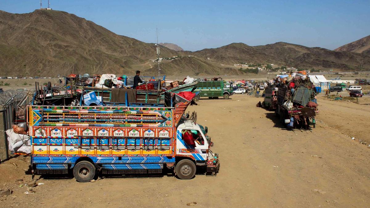 Nearly 27,000 Refugees Return to Afghanistan from Pakistan and Iran in Past Six Days