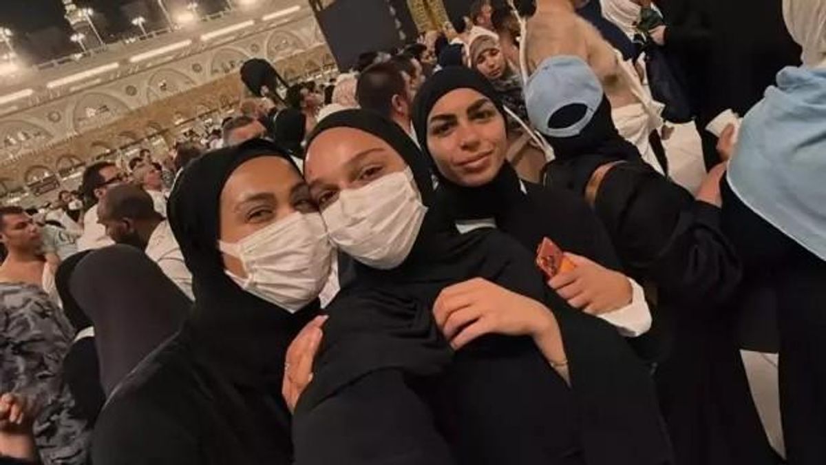 Brazilian footballer Kathleen Souza converts to Islam