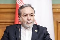 Iranian Foreign Minister Holds US Fully Responsible for Bloodshed Amid Ongoing Conflict
