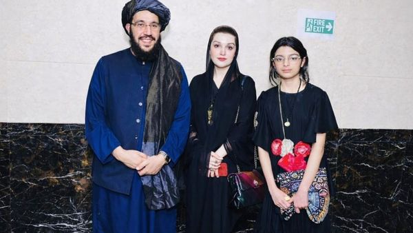 Photo of Taliban Ambassador with Pakistani Artist at Iftar Banquet Draws Online Criticism