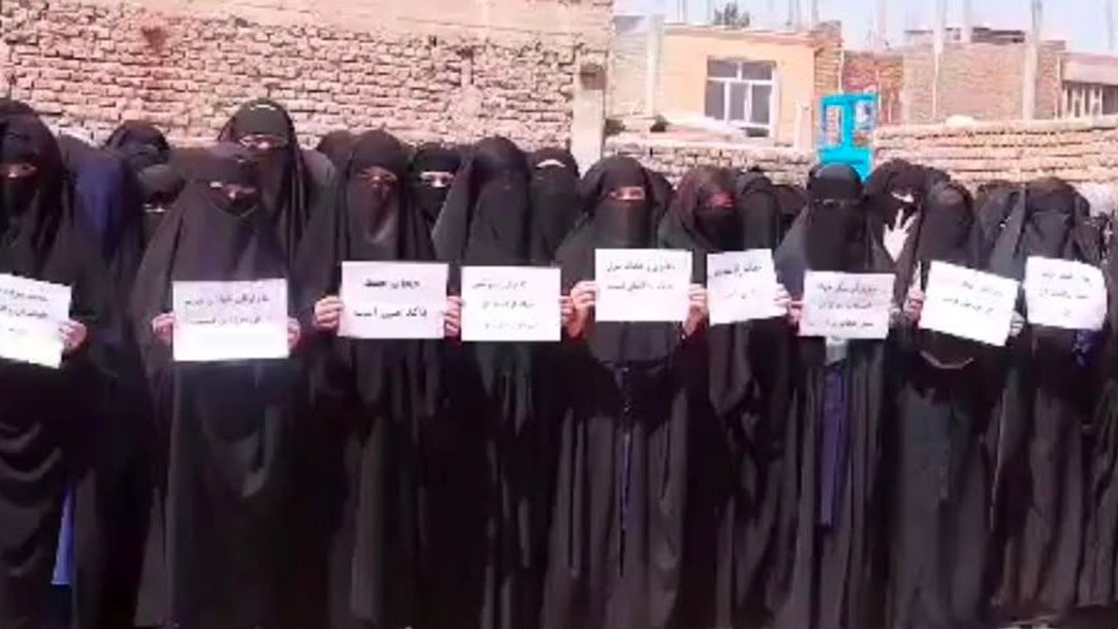 Women Gather in Herat to Support Taliban Dress Code Regulations