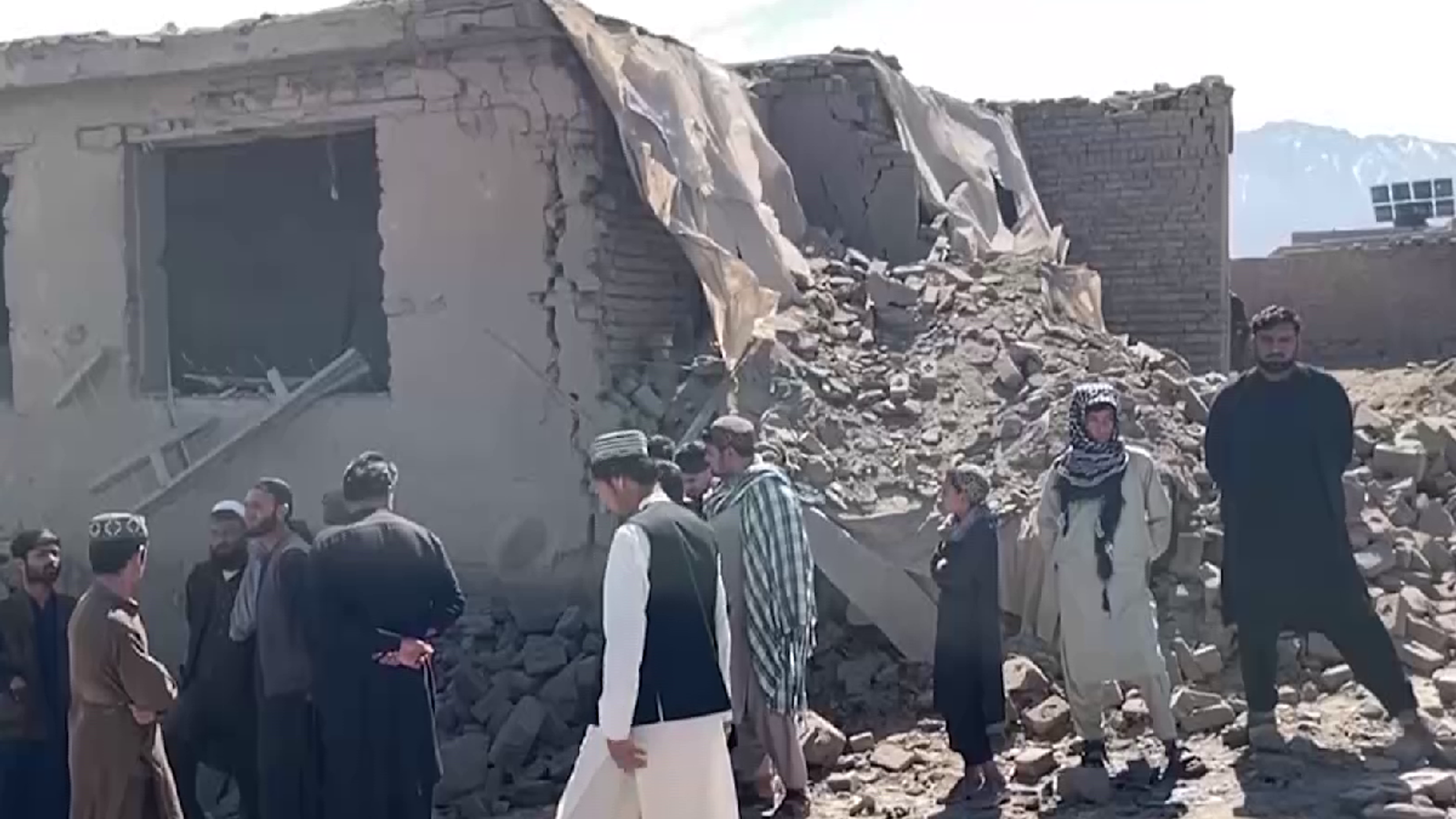 Islamic Emirate deputy spokesman reports 4 civilians killed in Pakistani attacks on Afghan border provinces