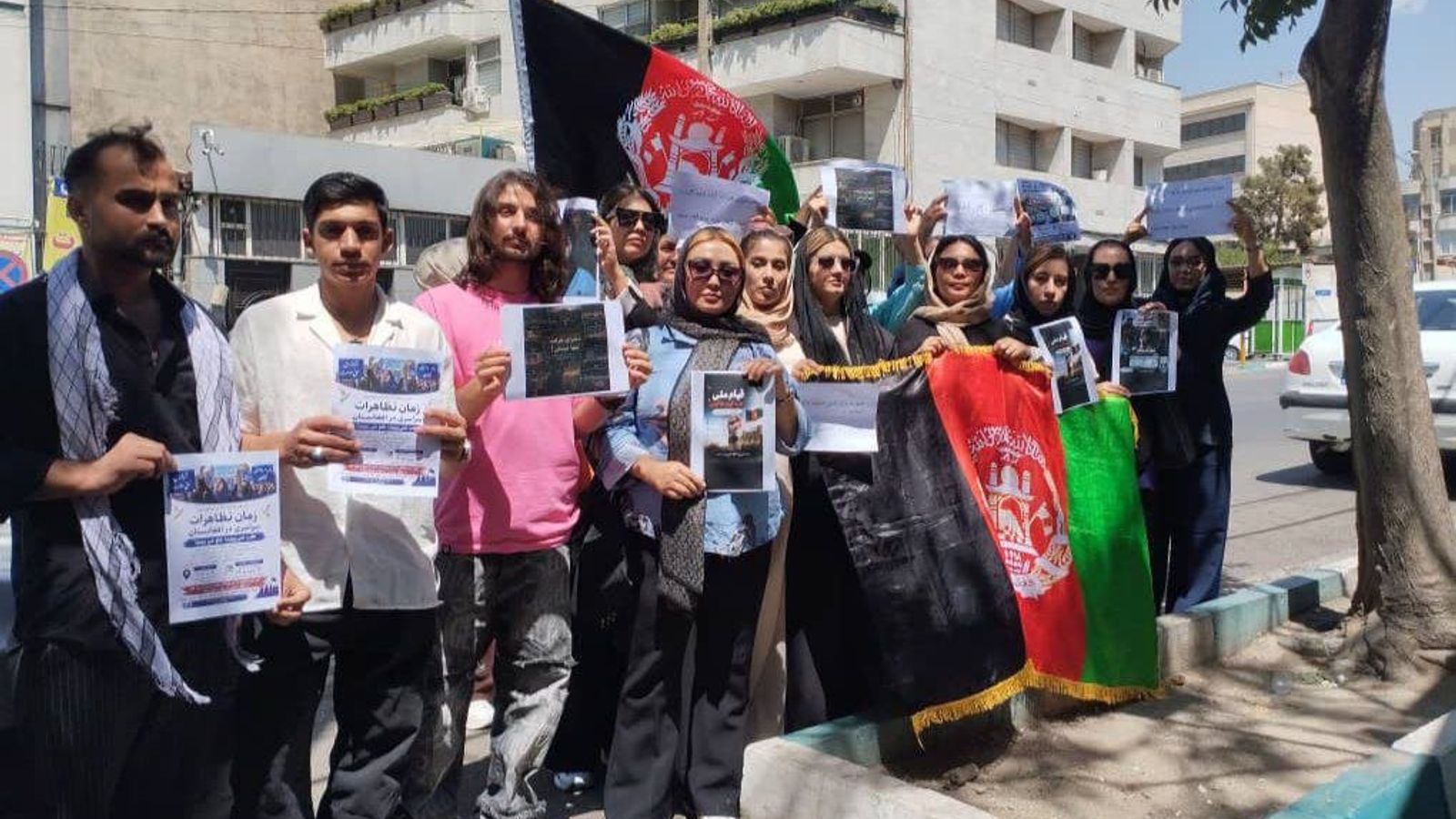 Afghan Migrants Protest in Tehran Against Arrests of Women in Afghanistan