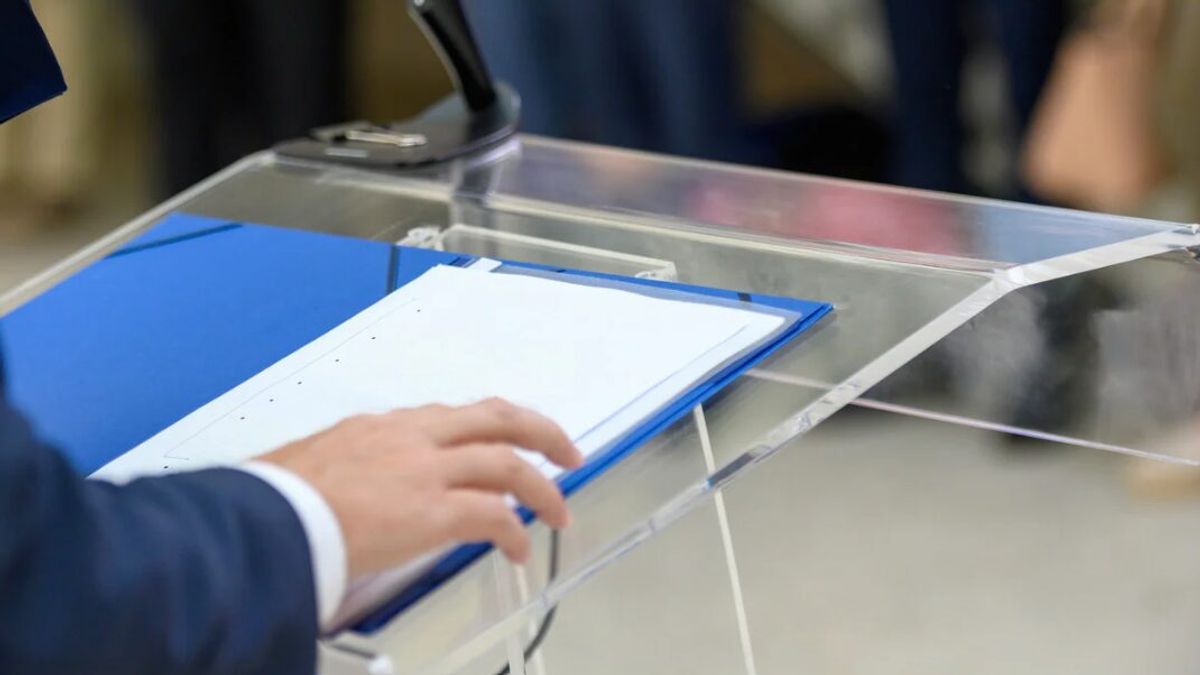 Commentary Critiques Lack of Political Actors in Afghan Society