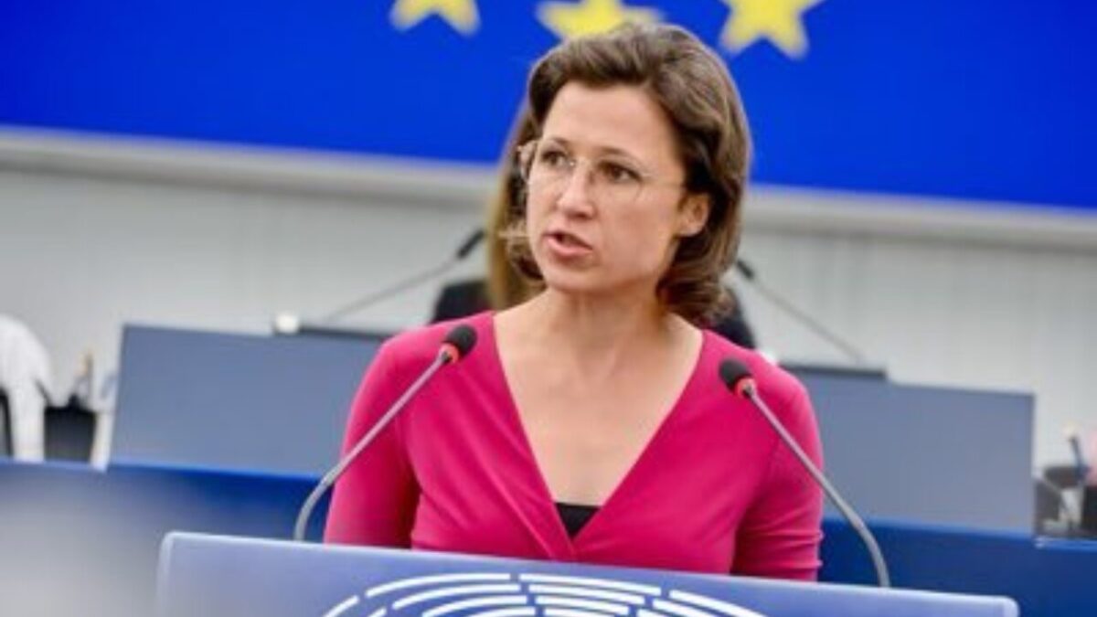 European Parliament Member Says Taliban Restricting Smartphones to Hide Repression