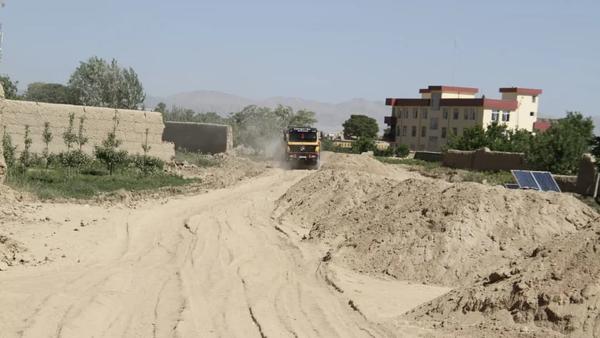 Gravel Laying Begins on Road Connecting Three Districts in Ghazni