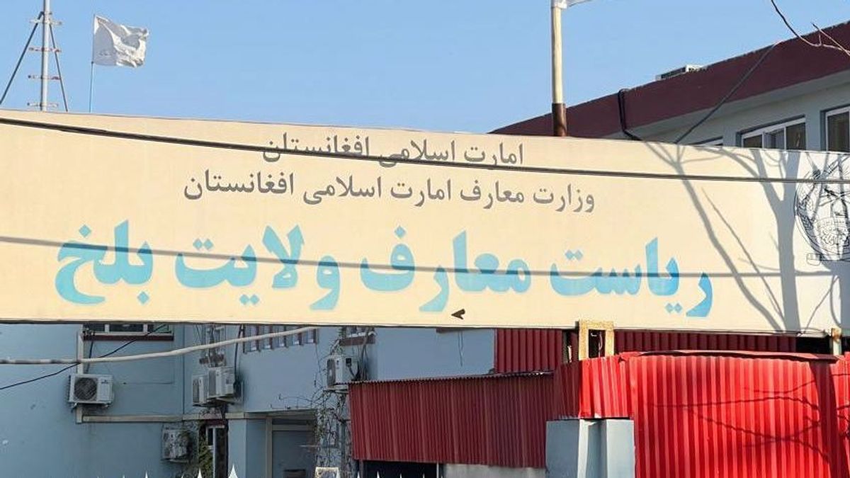 Teachers in Balkh Province Report Salary Delays for Several Months