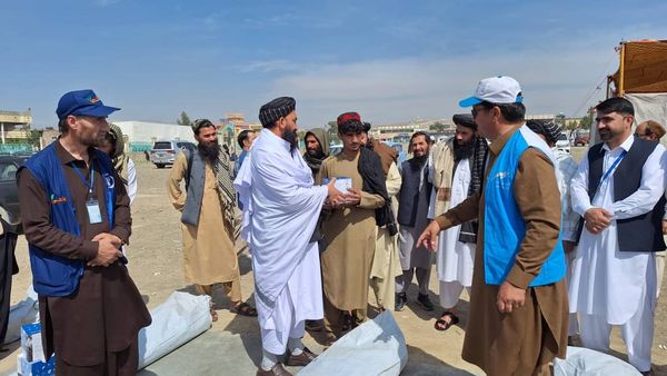 Khost Officials Begin Distributing Cash and Tents to 1,400 Displaced Families