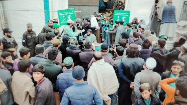 King Salman Humanitarian Foundation Begins Distributing Dates to Afghan Returnees