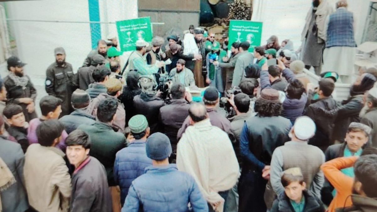 King Salman Humanitarian Foundation Begins Distributing Dates to Afghan Returnees