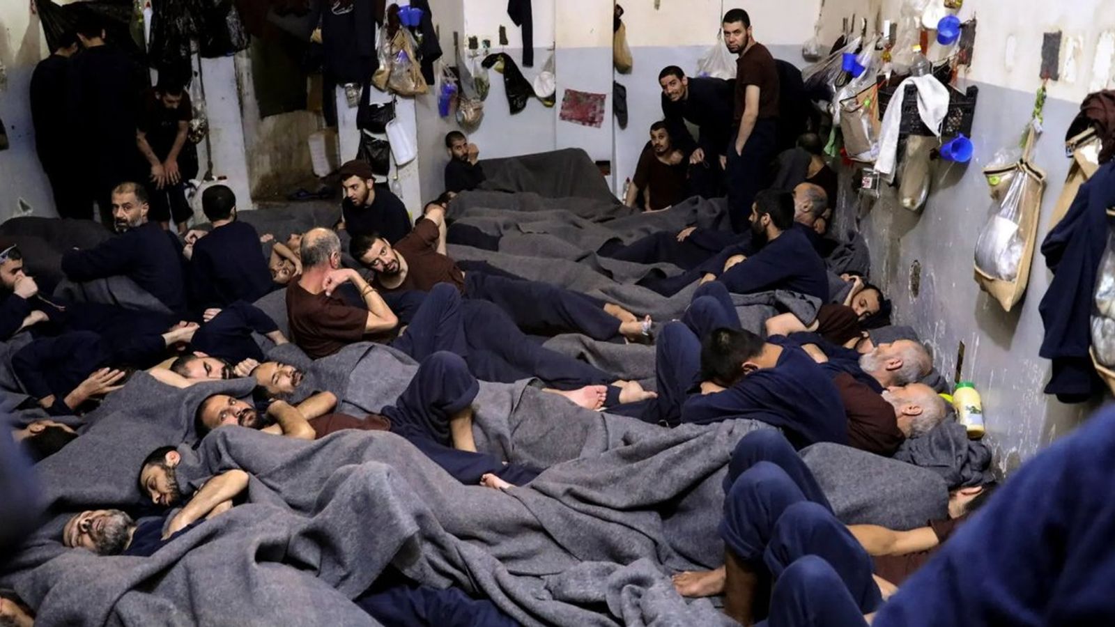 24 Afghan ISIS Prisoners Transferred from Syria to Iraq