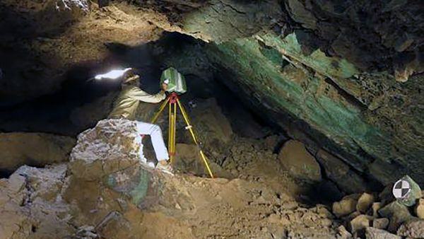 Iranian Investors Express Interest in Afghanistan's Mining and Petroleum Sectors