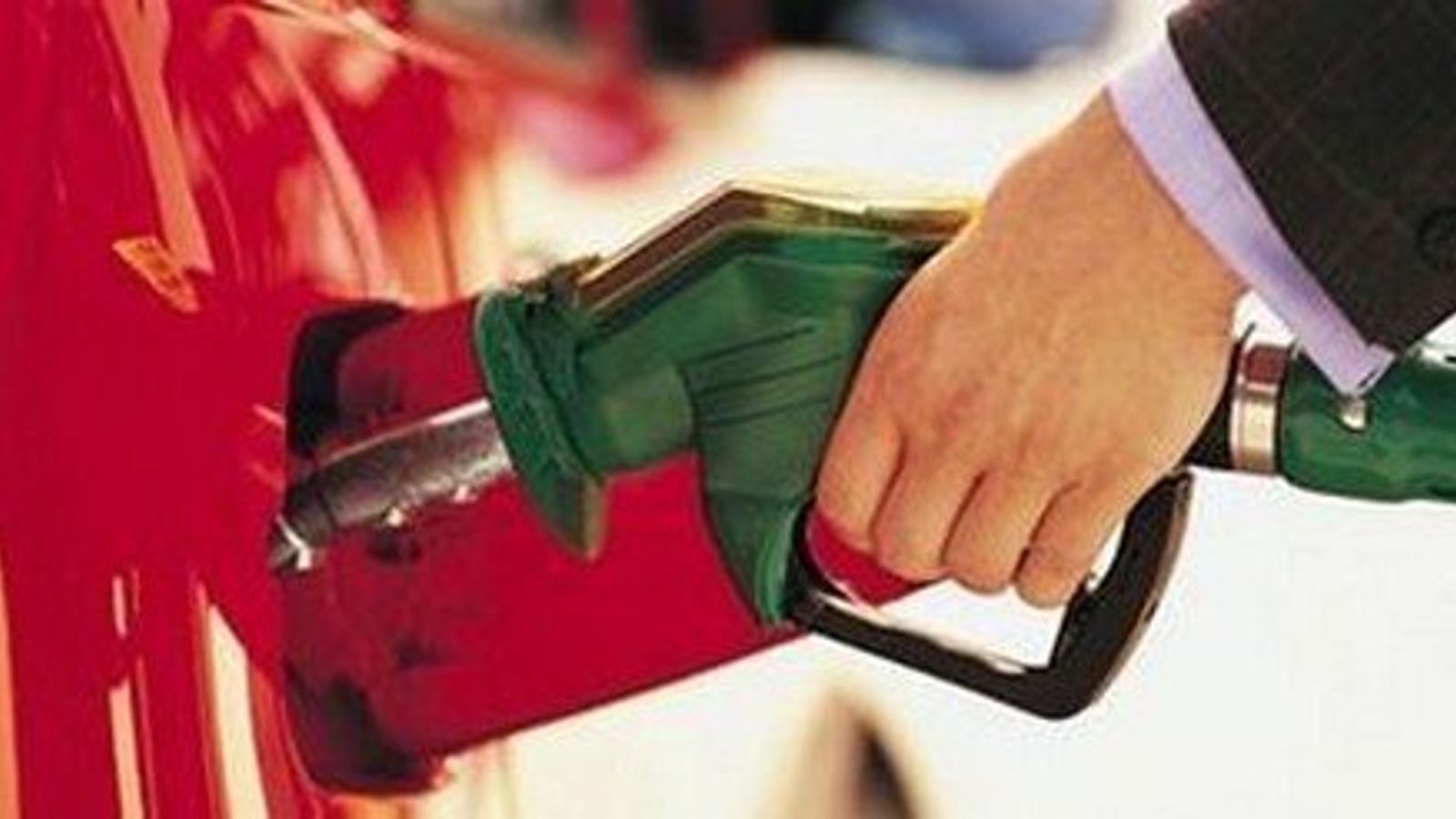 Petrol prices rise nearly 14 percent in Kabul