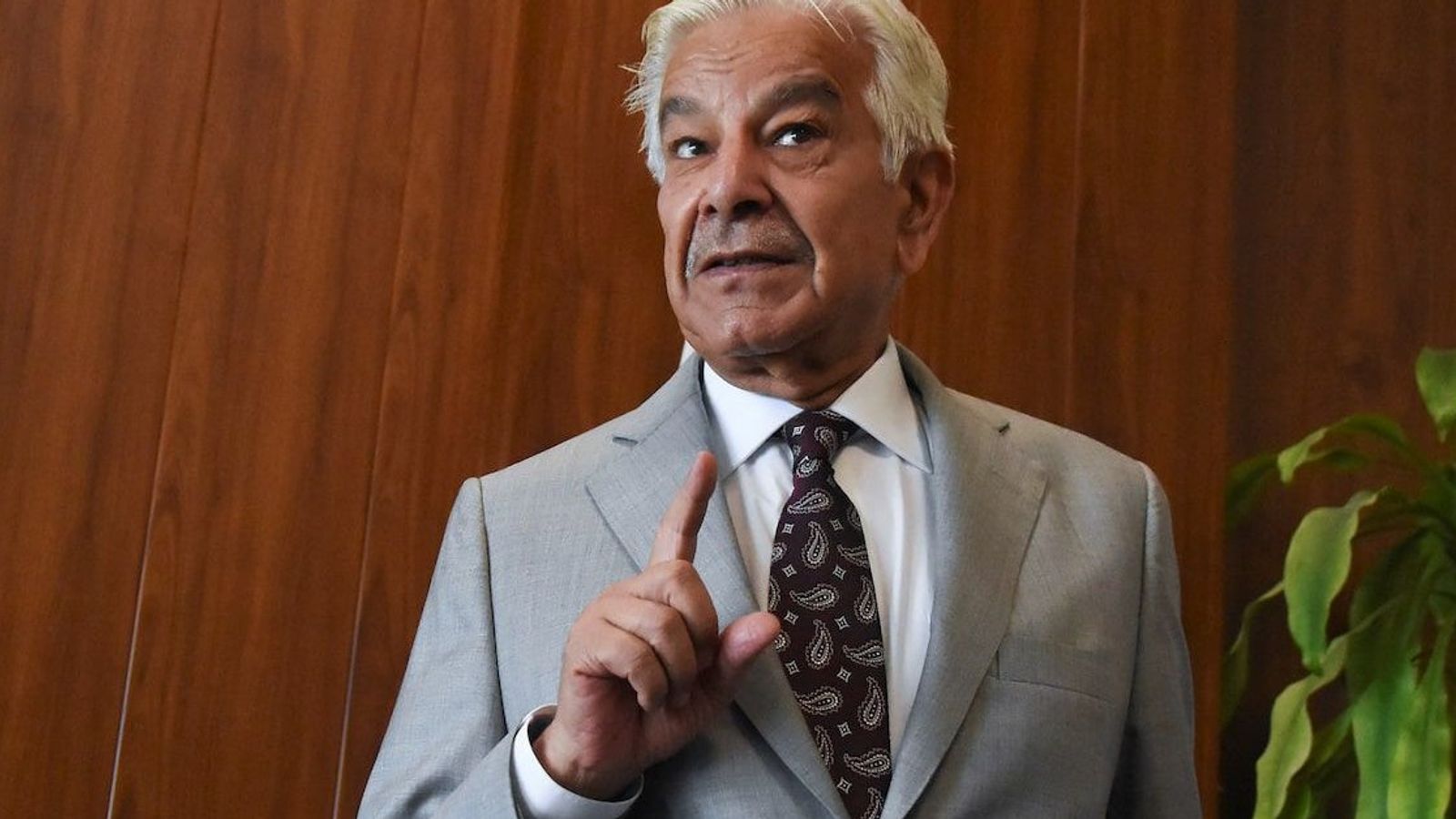 Pakistan Defense Minister Warns of Open War Amid Tensions with Taliban