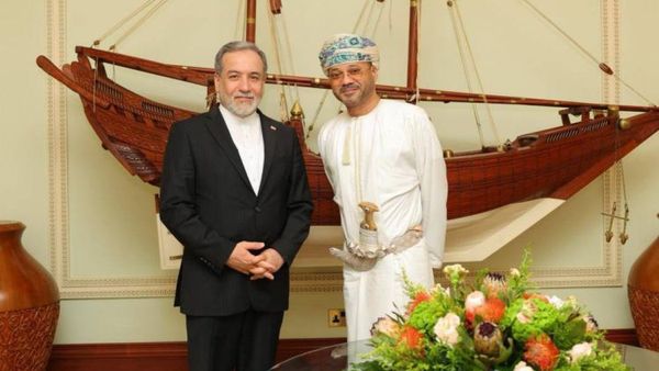 Iranian and Omani Foreign Ministers Discuss Strait of Hormuz Management