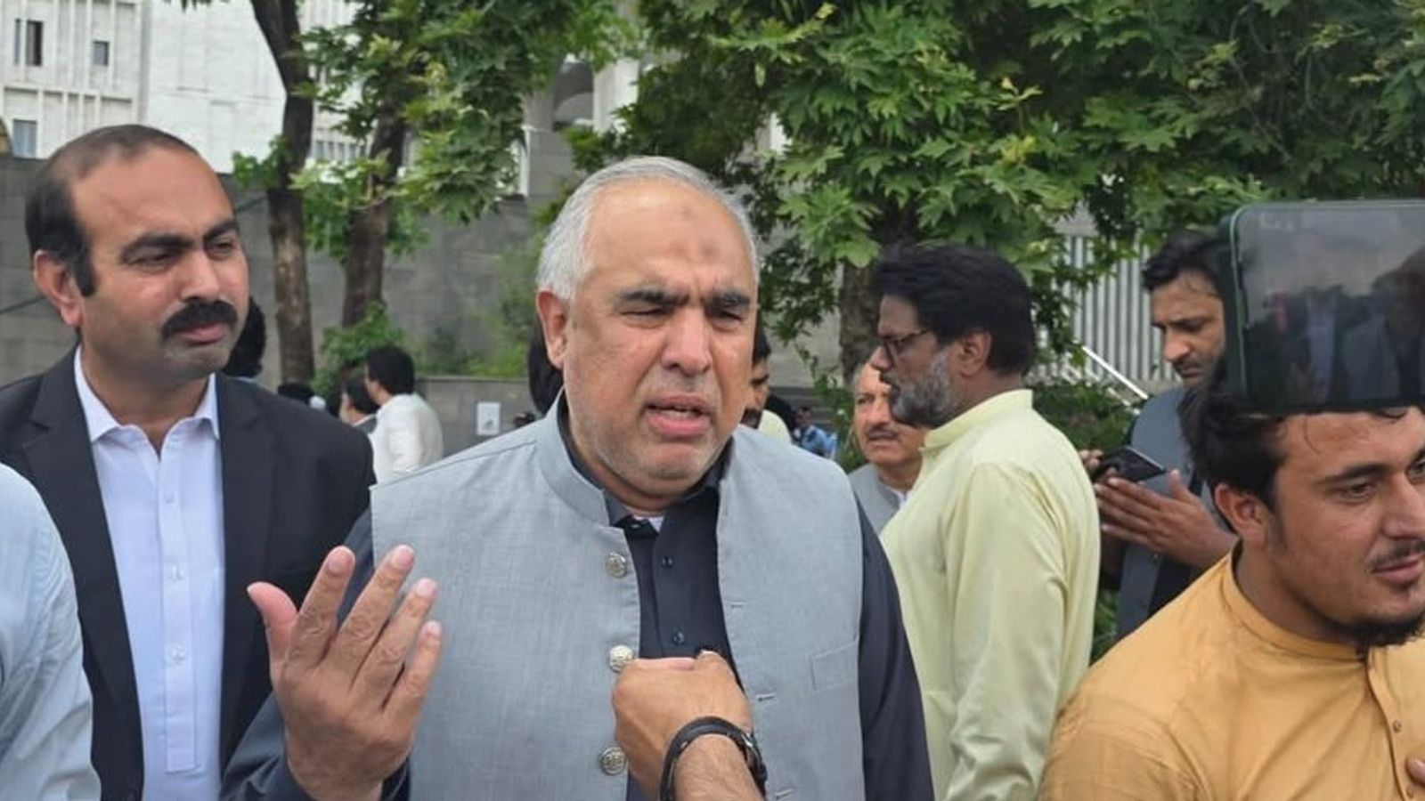 Pakistan to Hold Meeting on Reopening Border Crossings with Afghanistan