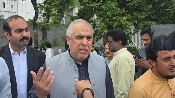 Pakistan to Hold Meeting on Reopening Border Crossings with Afghanistan