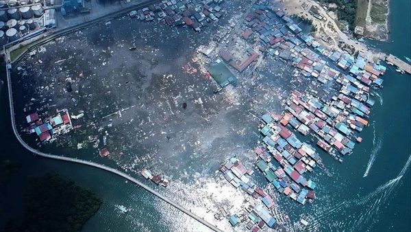 1,000 Homes Destroyed, Thousands Displaced in Malaysia Fire