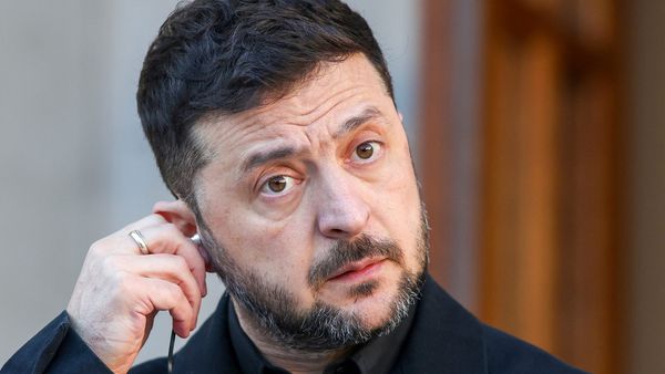 Zelensky Says US Security Guarantees Conditional on Ukraine Handing Over Donbass